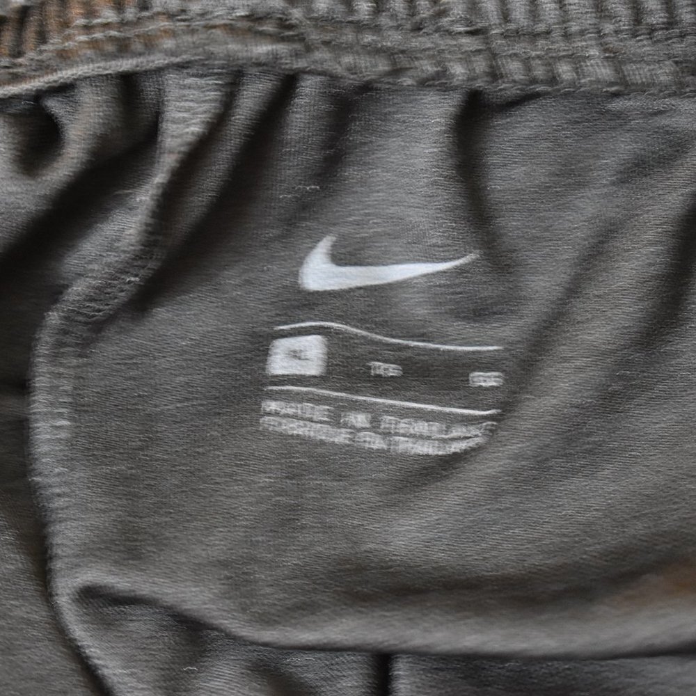 Nike Shorts w/Pockets Size XL - Picture 3 of 5